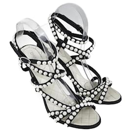 Chanel-De color negro/Sandalias de tiras con adornos de perlas artificiales blancas-Negro
