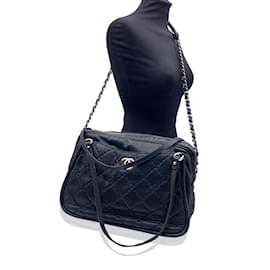 Chanel-Bolsa de ombro de couro preto acolchoado relax CC para câmera-Preto