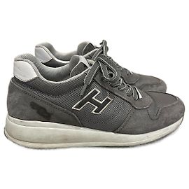HOGAN Baskets T.UE 39 suédée Gris