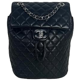 Chanel-Chanel 16P Black Quilted Lambskin Leather Small Urban Spirit Backpack-Black