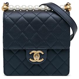 Chanel-Bolso con solapa de perlas pequeñas y elegantes azules de Chanel-Azul,Azul marino