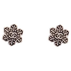 Chanel-NEUF BOUCLES D'OREILLES CHANEL LOGO CC FLOCONS DE NEIGE METAL NEW EARRINGS-Argenté