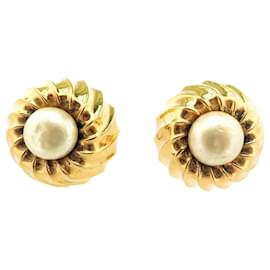Chanel-VINTAGE CHANEL ROUND PEARL EARRINGS WITH GOLD METAL CLIPS EARRINGS-Golden