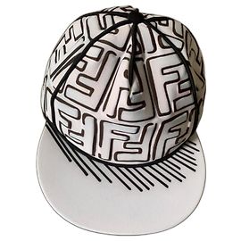 Fendi Hüte Weiß