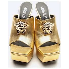 Versace-Sandálias-Dourado