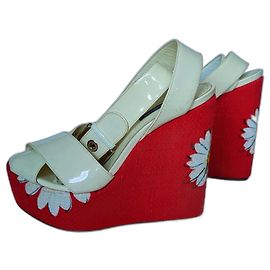Dolce & Gabbana Escarpins compensés Blanc Rouge