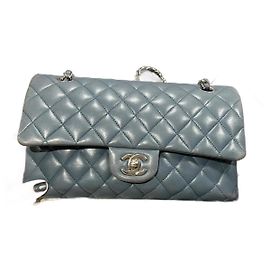 Sac à main Chanel en cuir bleu Bleu