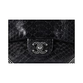 Chanel-Chanel Python Rock The Corner Flap Bag-Schwarz