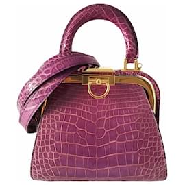 Dior-Dior-Tasche mit lilafarbenem Ledergriff mit Krokodileffekt-Lila