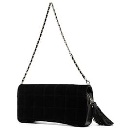 Chanel-Chanel rare 02Un sac porté épaule à pompons Choco Bar-Noir