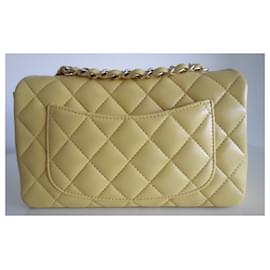 Chanel-Bolsa Chanel Classique modelo pequeno-Amarelo