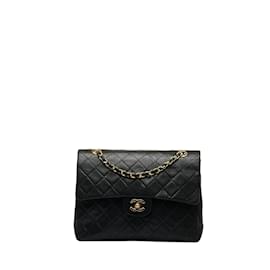 Chanel-Bolso de hombro mediano clásico con solapa y forro de Matelasse-Negro
