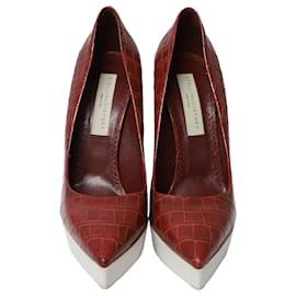Stella Mc Cartney-Zapatos de tacón con plataforma en relieve de imitación de cocodrilo de Stella McCartney en cuero rojo-Roja