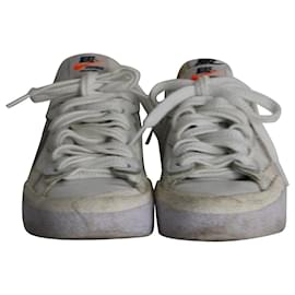 Nike-Nike x Sacai Blazer Low Sneakers aus weißem Lackleder-Weiß