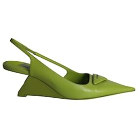 Prada-Zapatos de tacón con cuña y tira trasera de Prada en cuero verde-Verde
