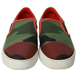 Valentino Garavani-Valentino Rockstud Low-Top-Sneaker mit Camouflage-Print aus mehrfarbigem Canvas-Mehrfarben