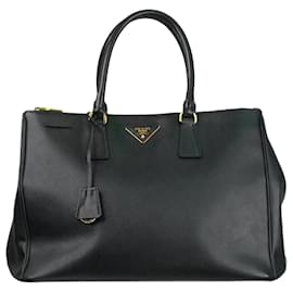 Prada-Schwarze, große Galleria-Tasche mit Henkel aus Saffiano-Leder-Schwarz