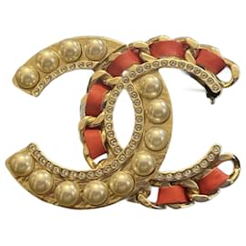 Chanel-Spilla Chanel in pelle metallica-D'oro