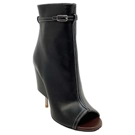 Givenchy-Botas de salto parafuso com bico aberto de couro preto Givenchy-Preto