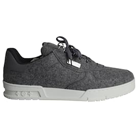 Louis Vuitton-Louis Vuitton Low Top Sneakers in Grey Wool-Grey