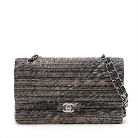 Chanel-Schwarze Farbe 2005-2006 Mittelgroße, klassisch gefütterte Klappe aus Tweed-Schwarz
