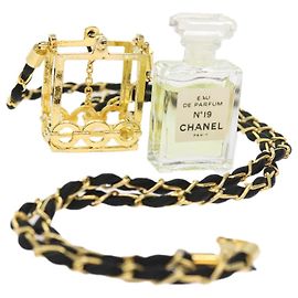 Perfume CHANEL N.19 Colar Tom Dourado CC Auth ar10367b Outro