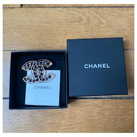 Chanel-Broche CHANEL double C-Doré,Bleu Marine