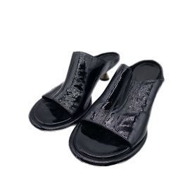 KHAITE  Mules & clogs T.eu 39 Patent leather Black