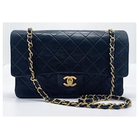 Chanel-Sac à main Chanel Classique en cuir d'agneau noir et métal doré plaqué 24 carat.-Noir