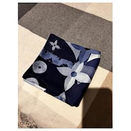 Louis Vuitton-Louis Vuitton quadrato in seta blu sfumato-Blu navy,Blu chiaro