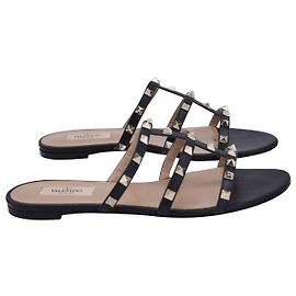 Valentino Garavani Ciabatte Valentino Rockstud piatte in pelle nera Nero