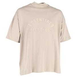 Fear of God-T-shirt a collo alto con logo Fear of God Essentials in cotone beige-Beige