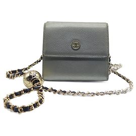 Chanel Carteira com corrente Couro cinza. Prata