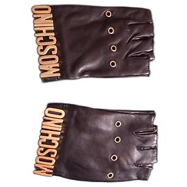 Luvas Moschino de couro pretas com letra dourada Preto Dourado