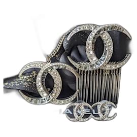 Chanel-CC B15C Dubai Crescent Moon Logo SHW RARE orecchini con collana-Argento