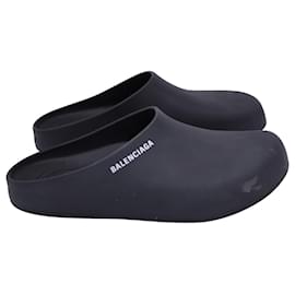 Balenciaga-Balenciaga Pool Logo-Print Sandals in Black Rubber -Black