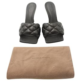 Bottega Veneta-Bottega Veneta Quilted Padded Sandals in Black Leather-Black