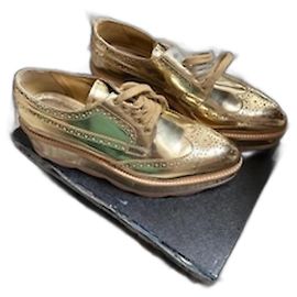 Derbys Prada em couro dourado Dourado