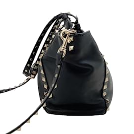 Valentino-Kleine Rockstud-Tasche aus schwarzem Leder von Valentino mit Umhängeriemen-Schwarz