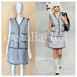 Chanel-9Robe en tweed K$ New Cara Delevingne-Gris