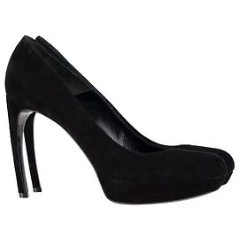 Sapatos Alexander McQueen em camurça preta Preto