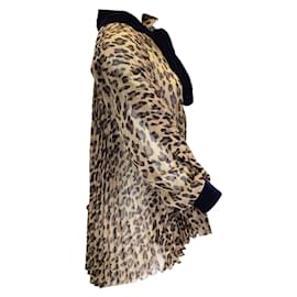 Sacai-Sacai Tan / marrón / De color negro / Blusa de satén y crepé con estampado de leopardo plisado y cuello anudado de terciopelo azul marino-Multicolor