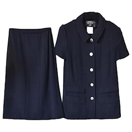 Chanel-Anzug aus Wollbouclé mit CC-Knöpfen-Marineblau
