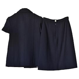 Chanel-Anzug aus Wollbouclé mit CC-Knöpfen-Marineblau