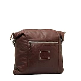 Gucci-Leather Crest Messenger Bag 189684-Brown