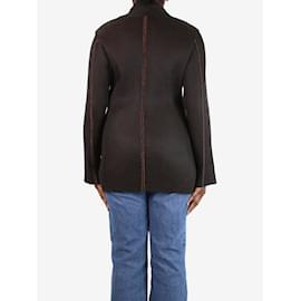 Issey Miyake-Braune, plissierte Jacke mit Knöpfen – Größe L-Braun