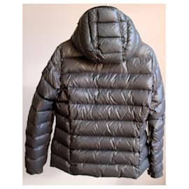 Moncler-Casacos-Cinza