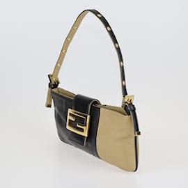 Fendi-De color negro/Bolso baguette FF con solapa en beige-Beige