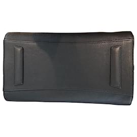 Givenchy-Givenchy Medium Antigona Tote Bag in Black Grained Calfskin Leather-Black