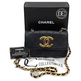 Chanel-Bolsa de ombro transversal pequena com aba Coco Charm da Chanel em ouro grande-Preto